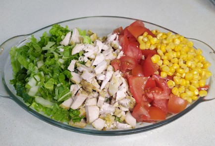 Фото шага рецепта Салат с пекинской капустой курицей и помидорами 191201 шаг 6  