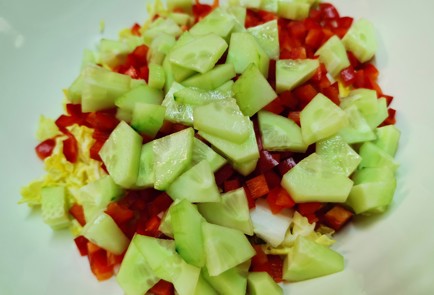 Фото шага рецепта Салат с пекинской капустой 188753 шаг 1