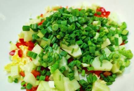 Фото шага рецепта Салат с пекинской капустой 188753 шаг 2