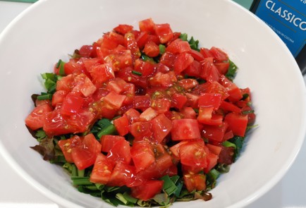 Фото шага рецепта Салат с перепелиными яйцами 186432 шаг 11  