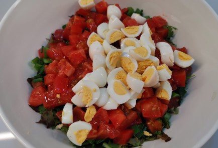 Фото шага рецепта Салат с перепелиными яйцами 186432 шаг 14  