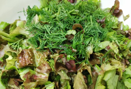 Фото шага рецепта Салат с перепелиными яйцами 186432 шаг 4  