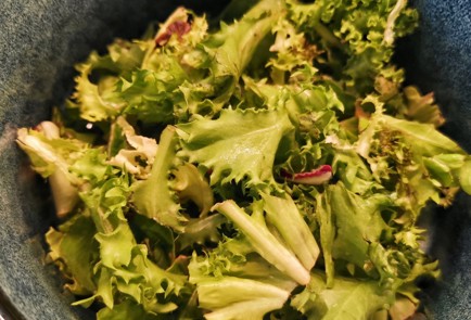 Фото шага рецепта Салат с перепелом 174930 шаг 1  