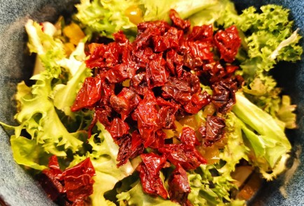 Фото шага рецепта Салат с перепелом 174930 шаг 9  