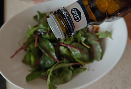 Фото шага рецепта Салат с помидорами черри и моцареллой 186703 шаг 8  