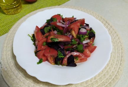 Фото шага рецепта Салат с помидорами и базиликом 189630 шаг 11  