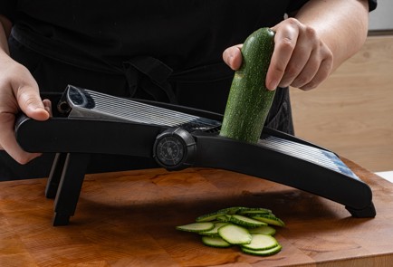 Фото шага рецепта Салат с проростками маша 176338 шаг 2  