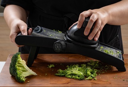 Фото шага рецепта Салат с проростками маша 176338 шаг 3  