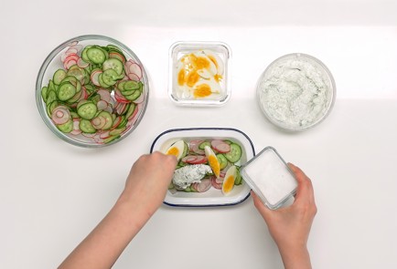 Фото шага рецепта Салат с редиской 140860 шаг 10  