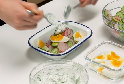 Фото шага рецепта Салат с редиской 140860 шаг 9  