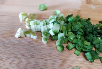 Фото шага рецепта Салат с редисом и яйцом 188949 шаг 5  