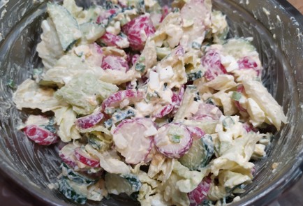 Фото шага рецепта Салат с редисом и яйцом 188949 шаг 9  