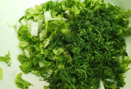 Фото шага рецепта Салат с редисом 188799 шаг 3  