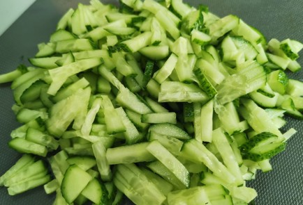 Фото шага рецепта Салат с редисом 188799 шаг 4  