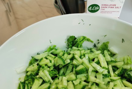 Фото шага рецепта Салат с редисом 188799 шаг 5  