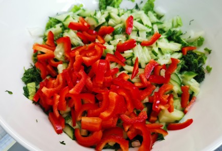 Фото шага рецепта Салат с редисом 188799 шаг 6  