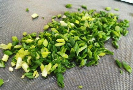 Фото шага рецепта Салат с редисом 188799 шаг 8  