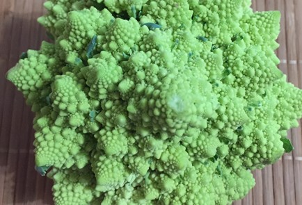 Фото шага рецепта Салат с романеско и чесноком 139040 шаг 2  