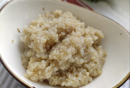 Фото шага рецепта Салат с руколой беконом болгарским перцем и киноа 173384 шаг 2  