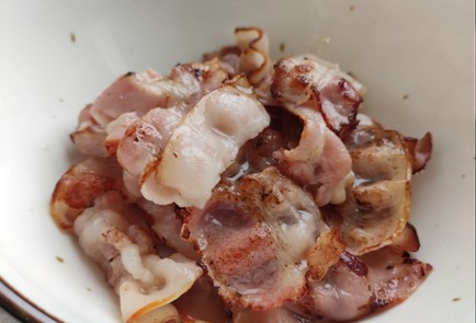 Фото шага рецепта Салат с руколой беконом болгарским перцем и киноа 173384 шаг 4  