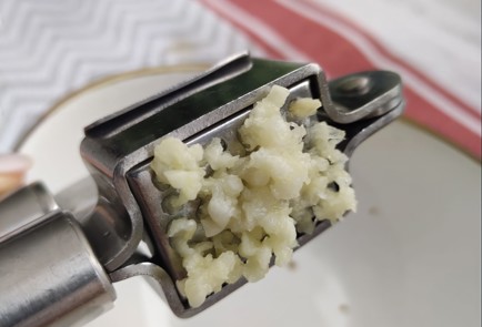 Фото шага рецепта Салат с руколой беконом болгарским перцем и киноа 173384 шаг 7  