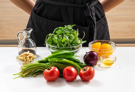 Фото шага рецепта Салат с щавелем и персиком 188791 шаг 1  