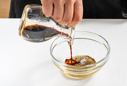 Фото шага рецепта Салат с щавелем и персиком 188791 шаг 7  