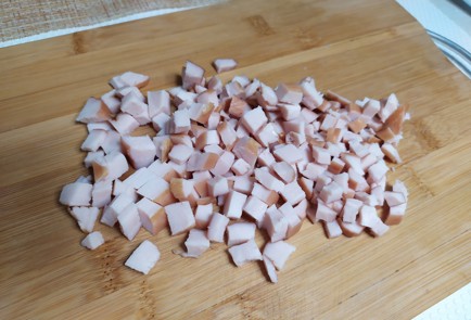 Фото шага рецепта Салат с сельдереем и копченой курицей 190133 шаг 3