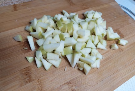 Фото шага рецепта Салат с сельдереем и копченой курицей 190133 шаг 5