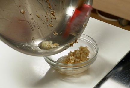 Фото шага рецепта Салат с шампиньонами 140232 шаг 3  