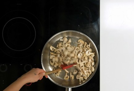 Фото шага рецепта Салат с шампиньонами 140232 шаг 5  