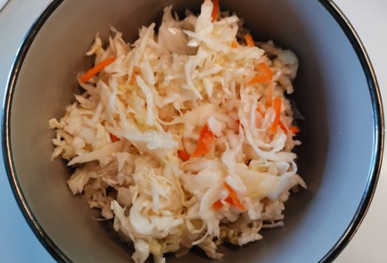 Фото шага рецепта Салат с солеными огурцами 189933 шаг 1