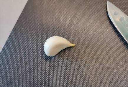 Фото шага рецепта Салат с солеными огурцами 189933 шаг 2