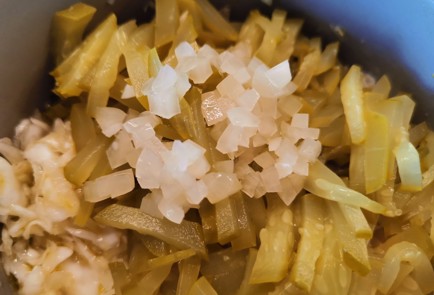 Фото шага рецепта Салат с солеными огурцами 189933 шаг 8