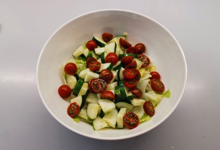 Фото шага рецепта Салат с сыром фета 186570 шаг 3  