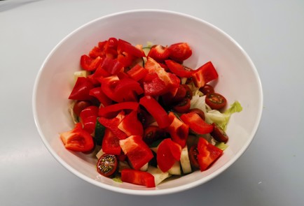 Фото шага рецепта Салат с сыром фета 186570 шаг 4  