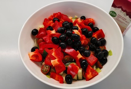 Фото шага рецепта Салат с сыром фета 186570 шаг 7  