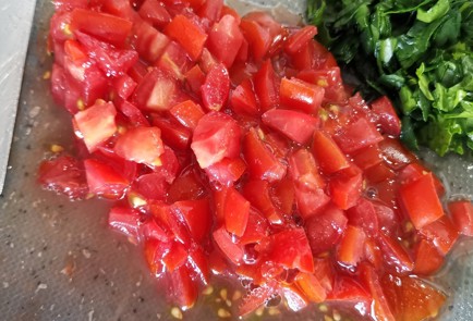 Фото шага рецепта Салат с сыром сулугуни 173579 шаг 4  