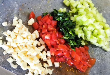 Фото шага рецепта Салат с сыром сулугуни 173579 шаг 5  