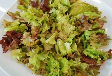 Фото шага рецепта Салат с тунцом и авокадо 186552 шаг 1  