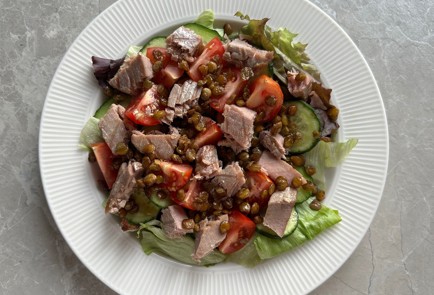 Фото шага рецепта Салат с тунцом и чечевицей 174242 шаг 11  