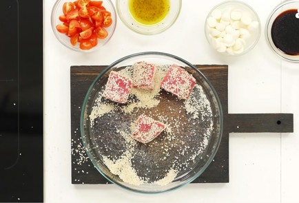 Фото шага рецепта Салат с тунцом и молодым сыром 91363 шаг 3  