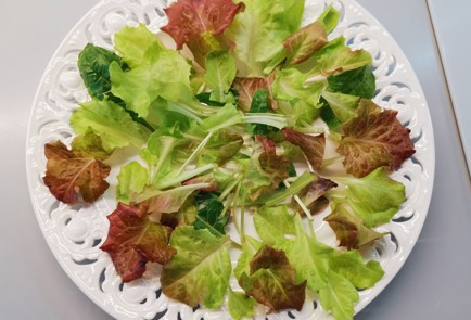 Фото шага рецепта Салат с тунцом и помидорами 190896 шаг 1  