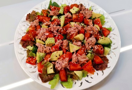 Фото шага рецепта Салат с тунцом и помидорами 190896 шаг 11  