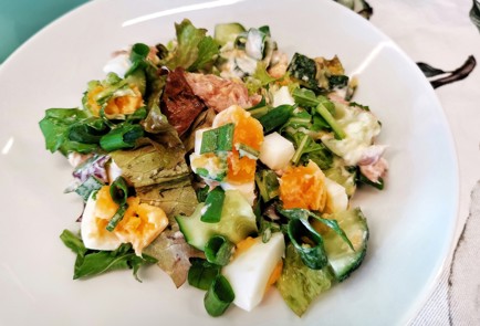 Фото шага рецепта Салат с тунцом и яйцом 186545 шаг 12  