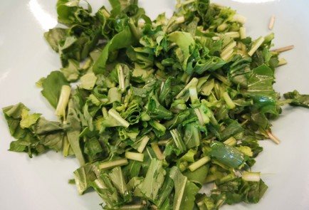 Фото шага рецепта Салат с тунцом и яйцом 186545 шаг 4  