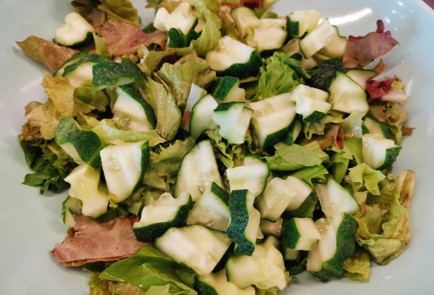 Фото шага рецепта Салат с тунцом и яйцом 186545 шаг 6  