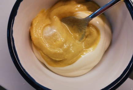 Фото шага рецепта Салат с тунцом яйцом и огурцом 191046 шаг 6  