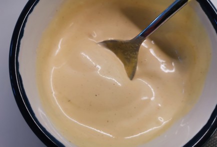 Фото шага рецепта Салат с тунцом яйцом и огурцом 191046 шаг 7  