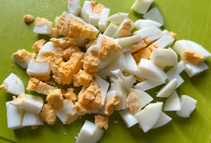 Фото шага рецепта Салат с тунцом 174274 шаг 7  